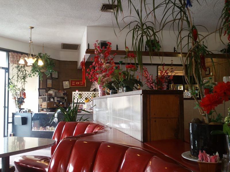 K T Noodles interior